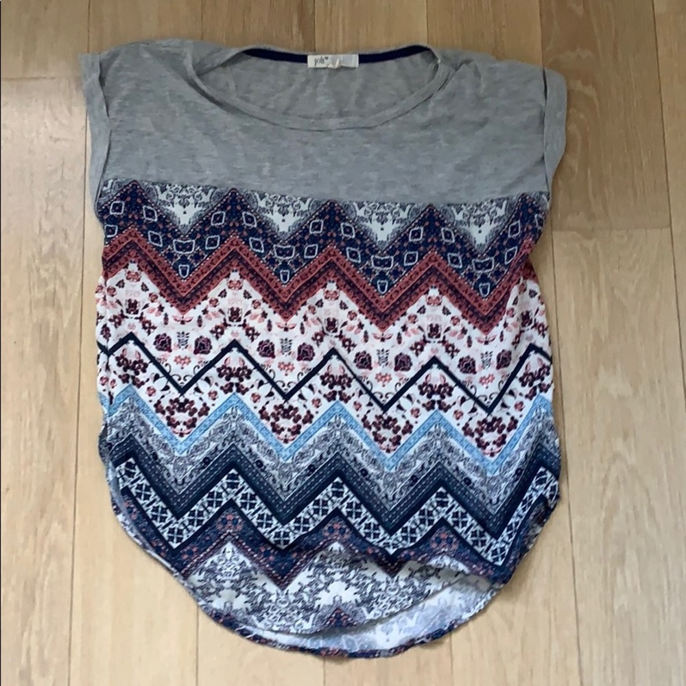 Tee shirt/ Blouse